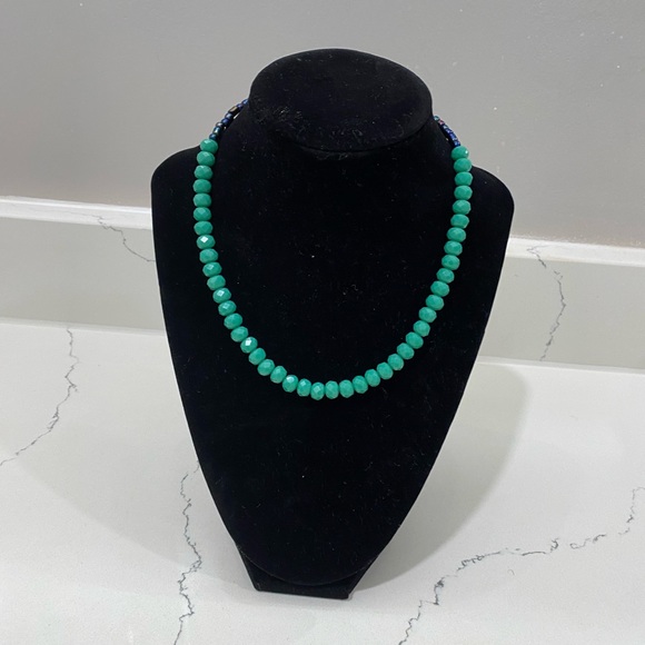 Handcrafted necklace with matching earrings, made from natural stone - Picture 2 of 4